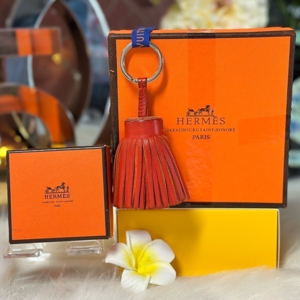 AUTHENTIC HERMES CARMEN PORTE CLES RED LEATHER TASSEL KEYCHAIN BAG CHARM - Picture 3 of 7